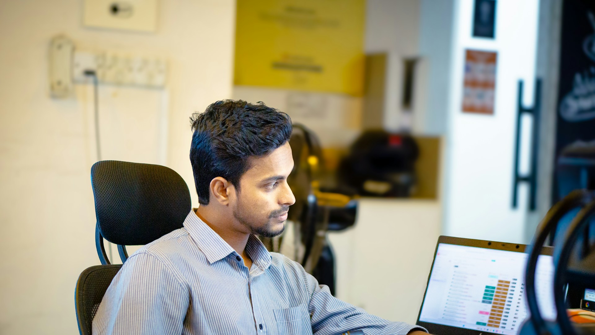 Professional managing documents linked to business processes
